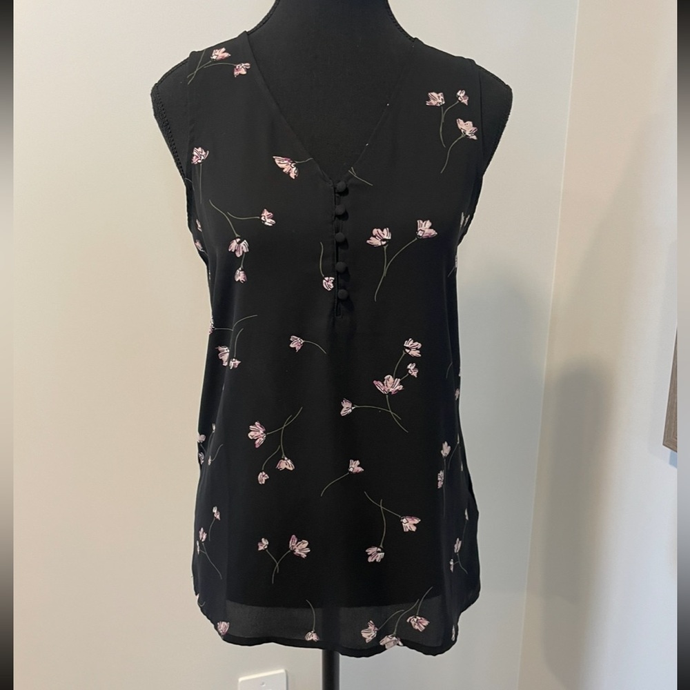 Reitmans ‘The Classic’ Black Pink & Green Floral Blouse With Front Buttons EUC